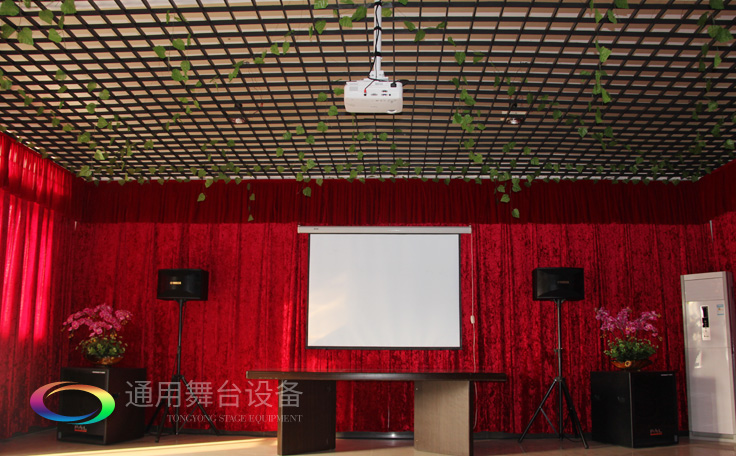 提升舞臺(tái)演出效果！舞臺(tái)幕布顏色搭配常用色——紅、黃、墨綠三原色