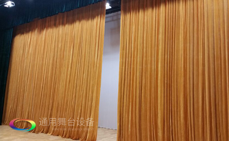 大幕類型、開啟方式！泰州舞臺大幕廠家——通用舞臺幕布，主要用于演出開始、結(jié)束的舞臺啟閉,有時也用作場幕使用