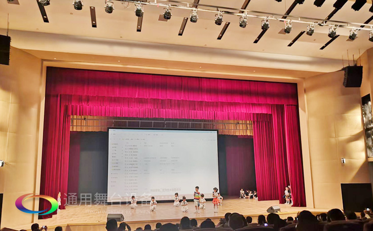 南京某戲劇院對(duì)開(kāi)阻燃幕布、舞臺(tái)音響、燈光吊桿項(xiàng)目完工及試運(yùn)營(yíng)