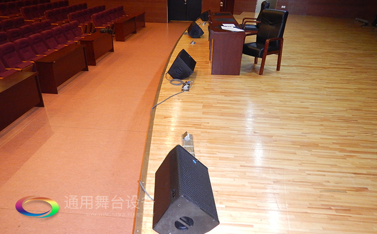 通用舞臺專業(yè)性、全方位優(yōu)勢！業(yè)務(wù)涉及舞臺機械、阻燃幕布、專業(yè)燈光系統(tǒng)、專業(yè)音響系統(tǒng)