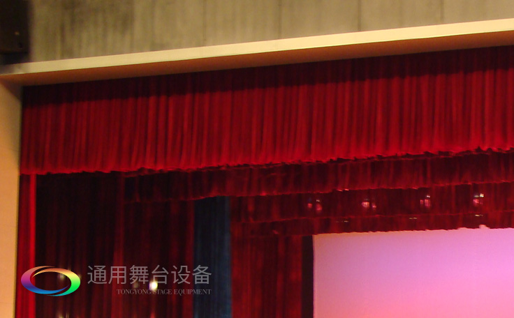 舞臺劇場布置一套完整的舞臺阻燃幕布需要幾層？