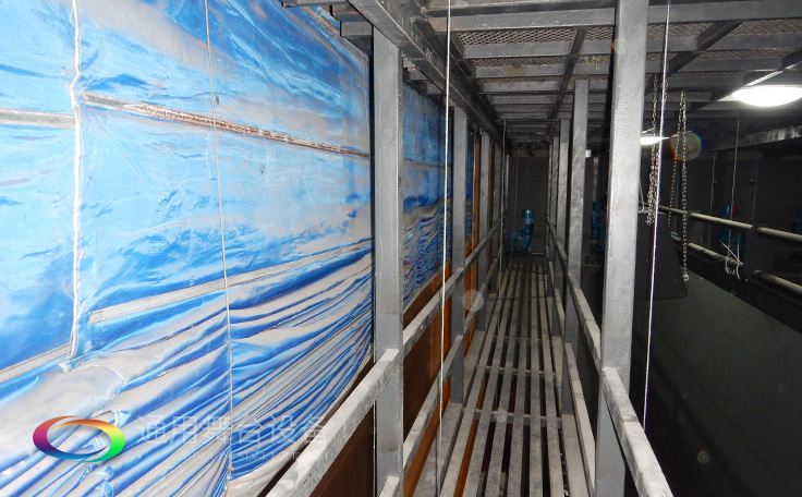 設置在舞臺上空，以金屬排架懸掛燈具的設備——燈光吊架Side lighting ladder通用舞臺阻燃幕布
