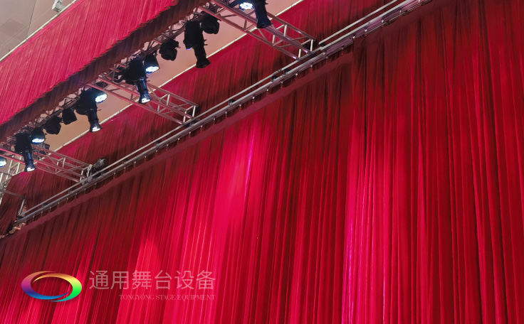 舞臺(tái)阻燃幕布面料的密度、吸光度對(duì)舞臺(tái)音響的擴(kuò)聲、舞臺(tái)阻燃幕布的光效影響
