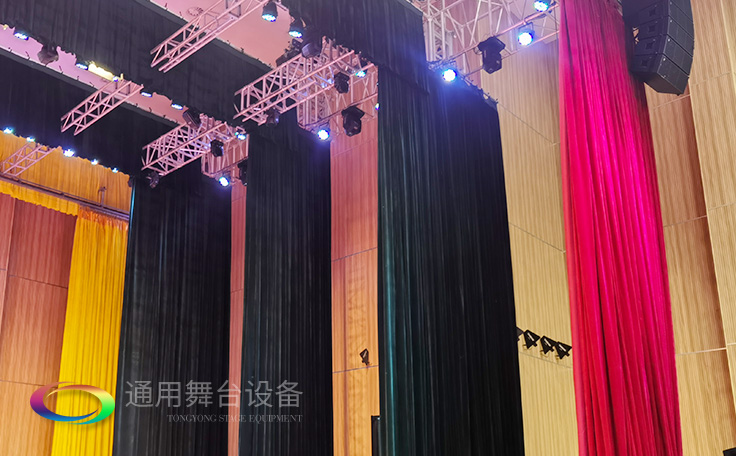 遷換場景、揭示活動主體、渲染演出氣氛、提升演出效果——舞臺阻燃幕布