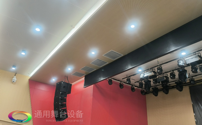 高顏值+實(shí)力派！通用舞臺(tái)幕布成功打造某中學(xué)智慧化多功能報(bào)告廳項(xiàng)目