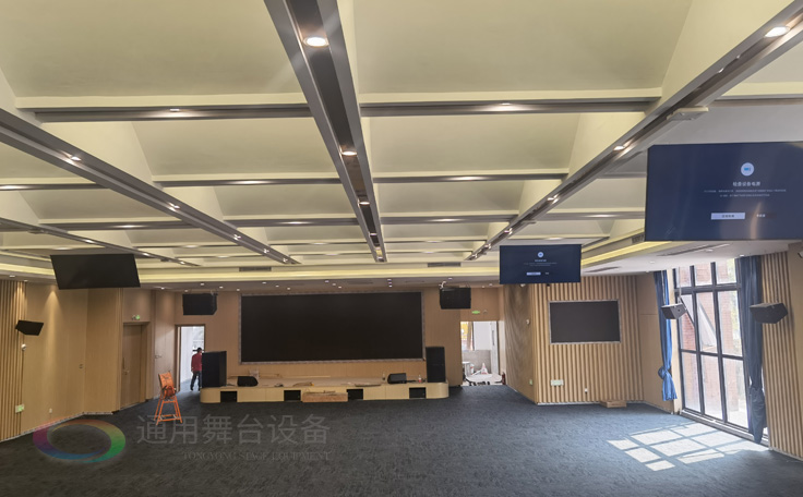 科技賦能，匠心筑造 通用舞臺承建南京某學(xué)院報告廳即將圓滿交付，打造現(xiàn)代化多功能學(xué)術(shù)殿堂