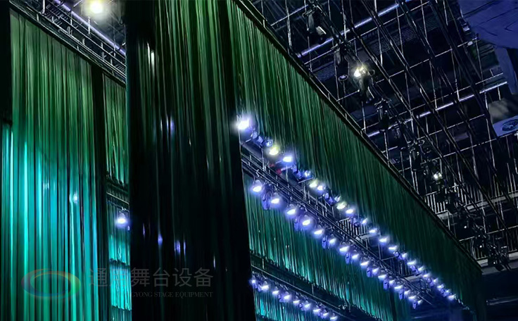 通用舞臺設(shè)備興化將軍路小學(xué)報(bào)告廳舞臺吊桿項(xiàng)目交付