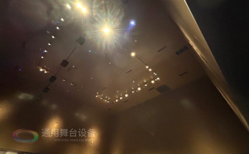 高效安裝舞臺(tái)吊桿、阻燃幕布，助力博物館多功能舞臺(tái)升級(jí)